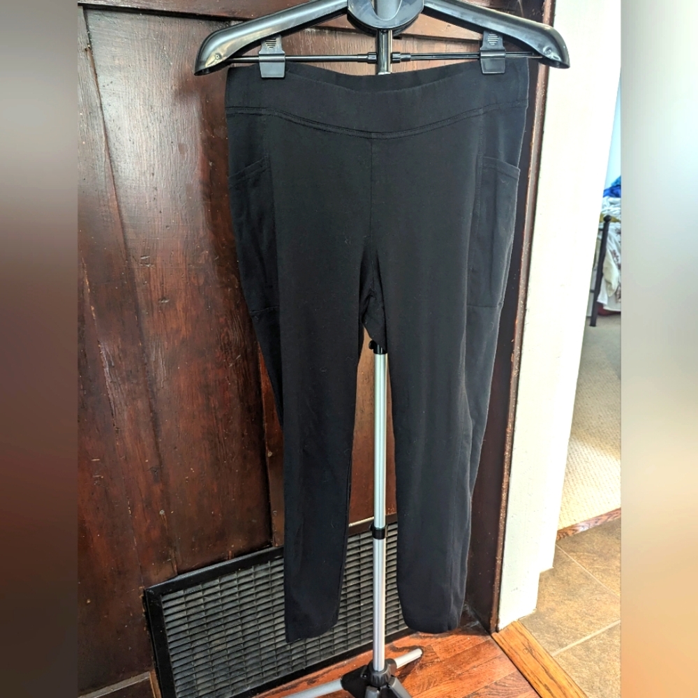Size large Old Navy 3/4 all cotton leggings